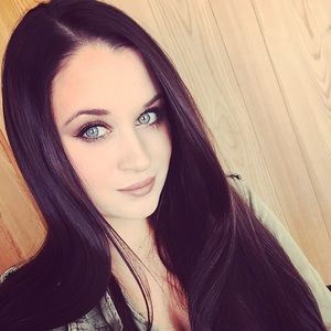 Meet your Posher, Carli